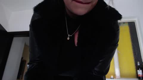 _lunagold_ online show from February 16, 1:53 pm