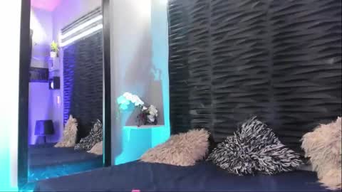 _lustyles_ online show from December 2, 4:53 am