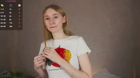  Gwen  online show from September 20, 4:15 am