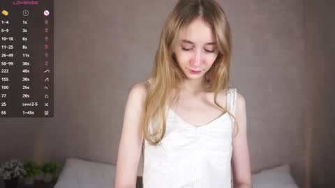  Gwen  online show from September 23, 2:49 am