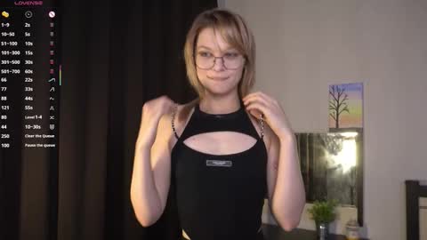 Elva and Kate  online show from December 5, 8:02 am