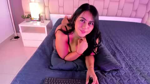 _miamiller_ online show from January 17, 8:39 pm