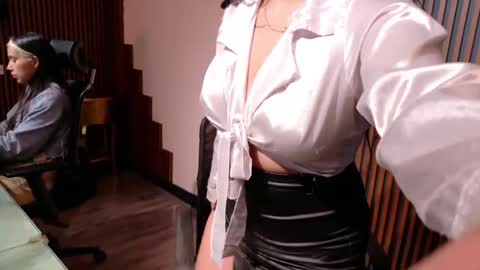 Call me Miley  online show from April 15, 9:04 pm