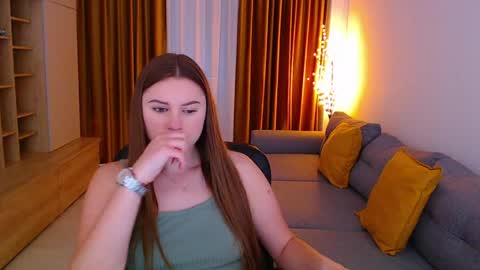Mia online show from May 16, 10:36 am
