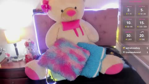 Snapshot of _missemily chatting on February 18, 10:58 pm Emi online show from February 18, 10:58 pm