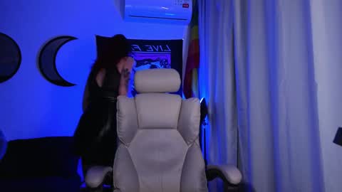 Snapshot of _misseva_ chatting on February 4, 10:24 pm Miss Eva. if anyone in NYK to fuck here is sissy sn - online show from February 4, 10:24 pm