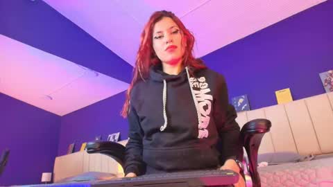 _missfortune__ online show from November 25, 12:15 pm