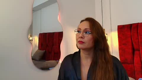 _monaliza_ online show from April 1, 1:41 pm