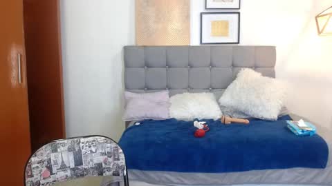 _naomi_s online show from September 19, 7:17 pm