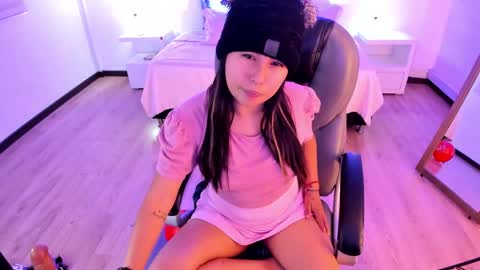 Snapshot of _natalie18_ chatting on February 14, 3:33 am Natalie online show from February 14, 3:33 am