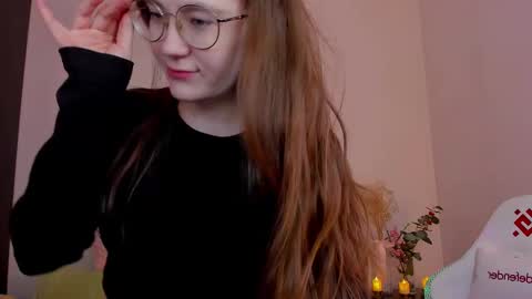 Snapshot of _nemalkovamia chatting on February 16, 6:32 am Mia with a big heart online show from February 16, 6:32 am