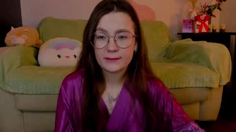 Snapshot of _nemalkovamia chatting on March 6, 3:35 am Mia with a big heart online show from March 6, 3:35 am