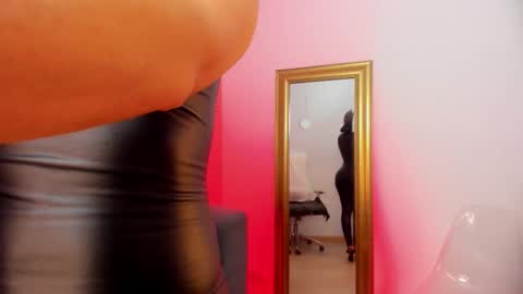 _nicoletteshea_ online show from February 19, 9:14 pm