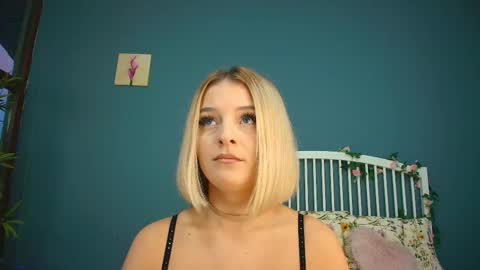 Snapshot of _parishill chatting on October 15, 4:38 am Alisa online show from October 15, 4:38 am