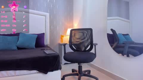 Snapshot of _peach1_ chatting on September 22, 2:10 pm peach1 online show from September 22, 2:10 pm