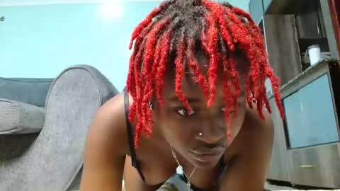 Snapshot of _prettyred chatting on October 8, 10:27 pm _prettyred online show from October 8, 10:27 pm