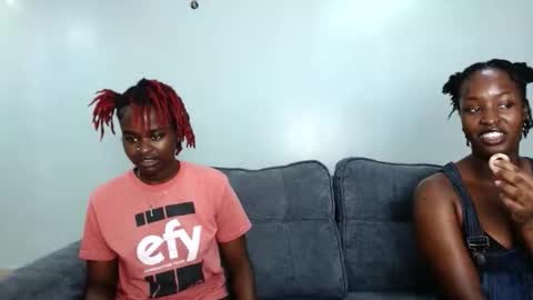 Snapshot of _prettyred chatting on October 12, 10:55 pm _prettyred online show from October 12, 10:55 pm