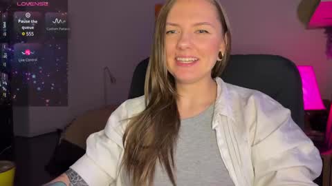  HADLY today day-off see u online 0112  online show from January 10, 5:45 pm