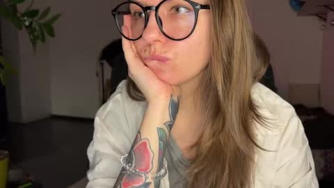  HADLY today day-off see u online 0112  online show from February 23, 6:12 pm