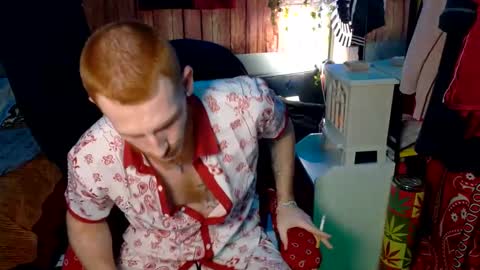 Snapshot of _redxxx chatting on October 14, 2:25 am REDxxx online show from October 14, 2:25 am