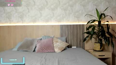_samantagomez online show from March 14, 3:21 am
