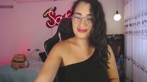 Snapshot of _santalove_ chatting on February 5, 9:40 pm SantaLove online show from February 5, 9:40 pm
