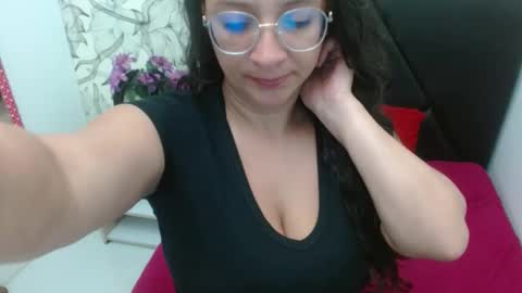 _saraximena_ online show from March 10, 7:12 am