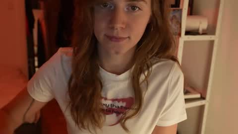 Snapshot of _sensualia_ chatting on October 20, 6:57 pm Lia online show from October 20, 6:57 pm