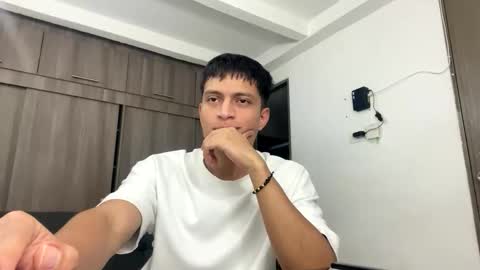 Juan Pablo-independent model online show from March 11, 5:54 am