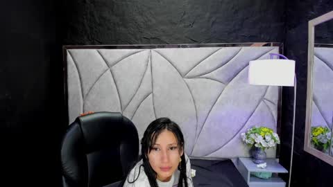 _sofidiamond_ online show from March 18, 3:12 am