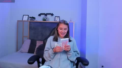 Sophie  online show from October 11, 5:05 pm