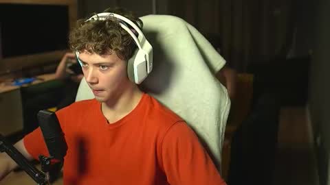 OLIVERpvt is open online show from December 17, 12:23 pm