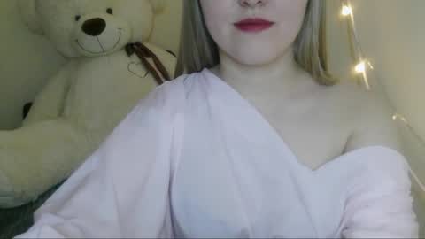 _sweet_smile_ online show from March 7, 9:15 pm