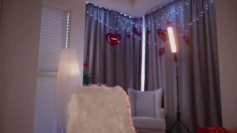 Annie online show from March 2, 7:15 am