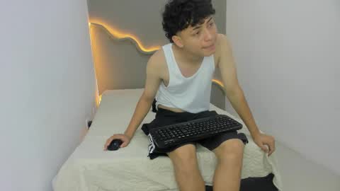 Theoo online show from November 4, 8:10 pm