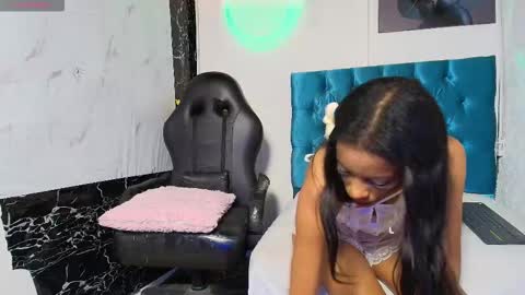 Snapshot of _tinny_hot chatting on October 7, 12:23 pm tinny online show from October 7, 12:23 pm