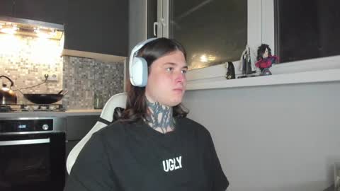 _torfin_ online show from February 20, 9:09 pm