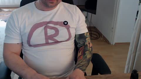 _trythis_ online show from April 6, 3:02 pm