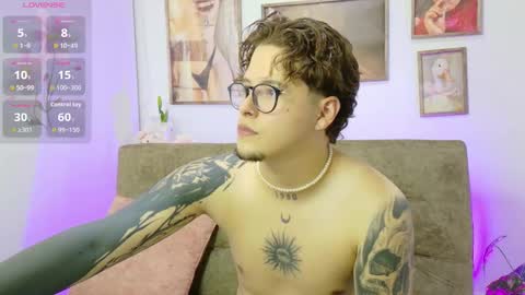 _tyleer_ online show from October 16, 4:45 am