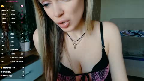 _vanillasky_ online show from April 7, 10:50 am