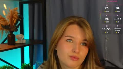 _watchmesmile_ online show from May 6, 5:02 am