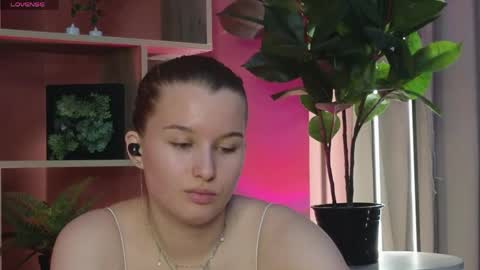 _watchmesmile_ online show from May 16, 5:04 am