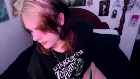Snapshot of _xxalexx chatting on October 1, 2:32 am _xxalexx online show from October 1, 2:32 am