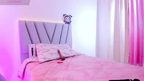 _zoe19_ online show from November 14, 11:45 am