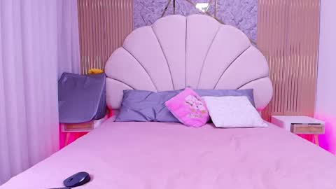 Aisha online show from April 8, 11:57 am