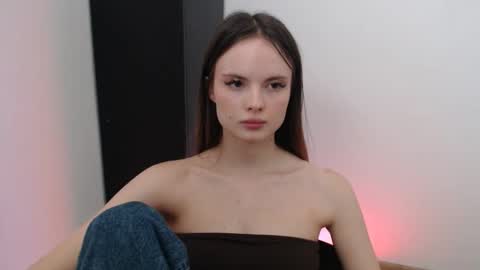 Snapshot of a_ariella_ chatting on September 21, 8:18 am a_ariella_ online show from September 21, 8:18 am