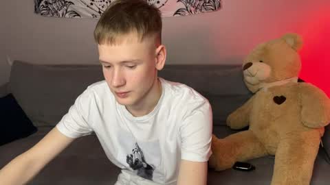 Kris Michael online show from April 1, 8:06 pm