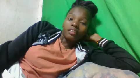 aadienne online show from May 11, 4:04 pm