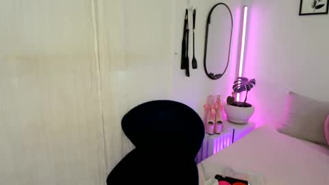 Aaliyahlayla online show from February 11, 2:03 am