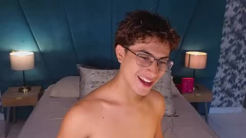 Aaron Ezequiel online show from July 14, 2:22 pm
